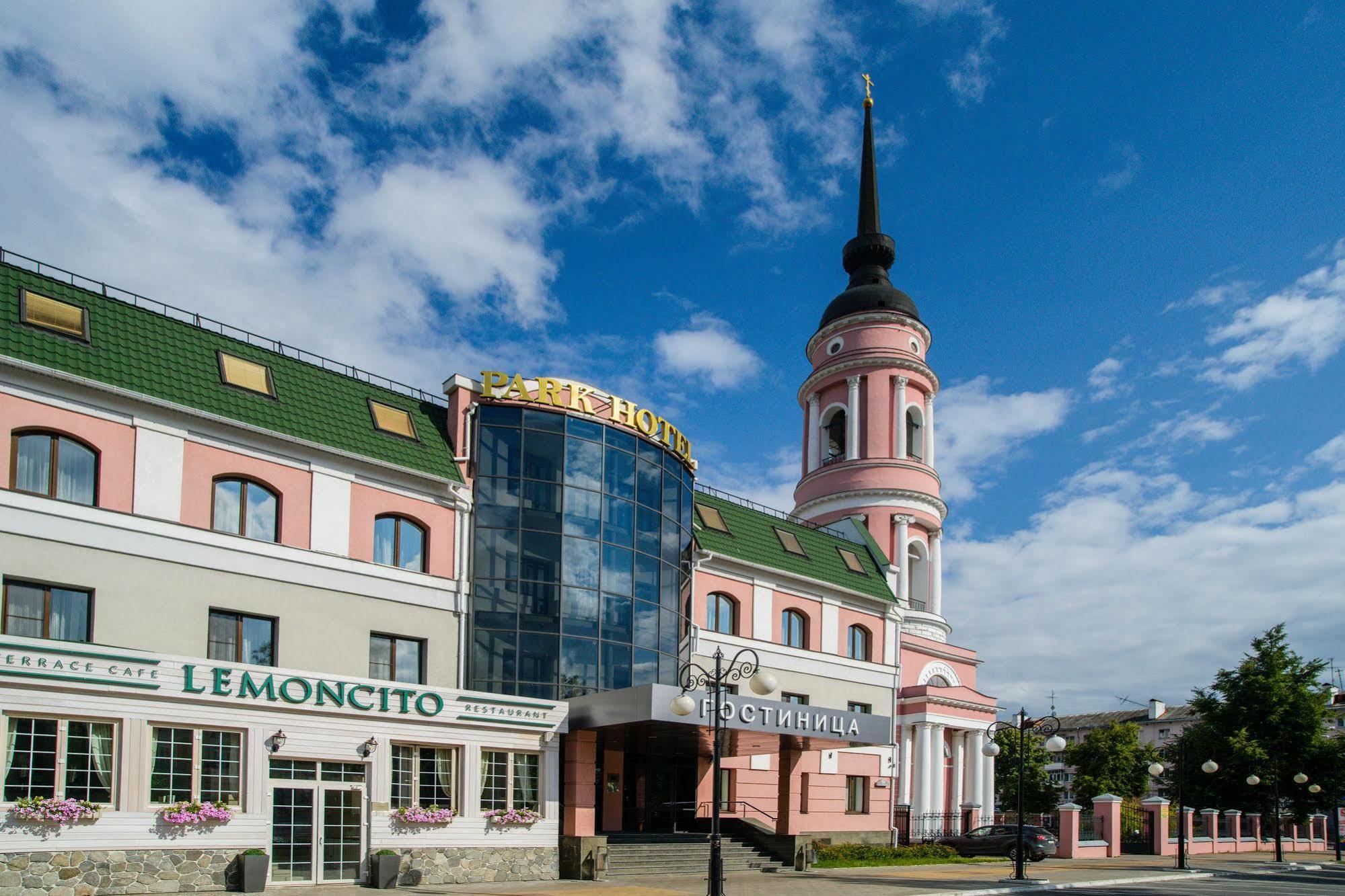 Отели калуги. Калуга (центр Калужской области). Калуга Park Hotel. Калуга центр города. Гостиница на Герцена Калуга.